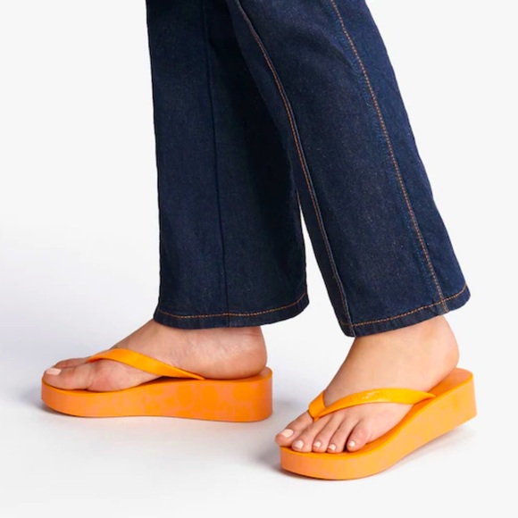 Coach Flip Flops - Picture 2 of 7